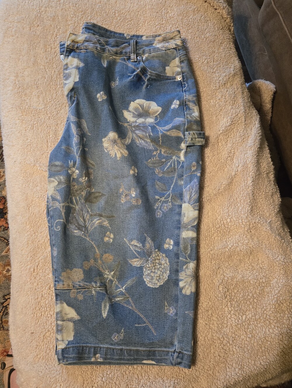 Floral Print Flap Pocket Barrel Leg Capri Cropped Women's Jeans — Blue